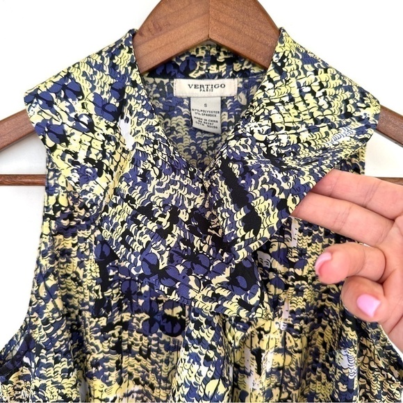 Vertigo  Paris sleeveless fitted top with ruffle front - Picture 6 of 10